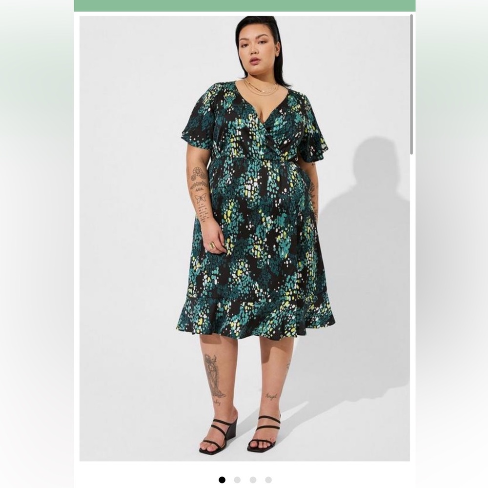 NWT Torrid flutter sleeve midi dress